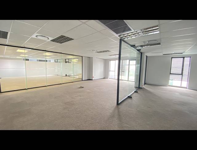 615M² BUSINESS TO LET IN CLAREMONT
